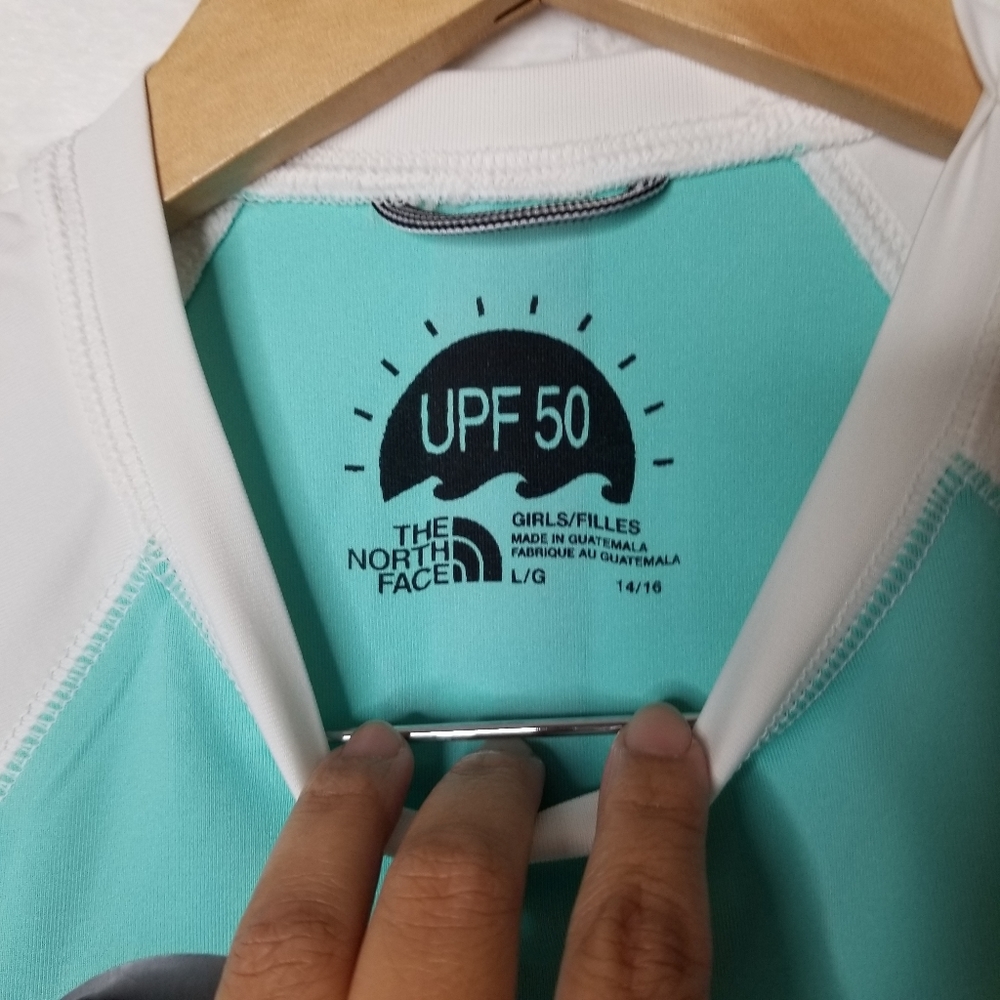 NWT North Face S/S Girls Shirt UPF 50 - Picture 3 of 8